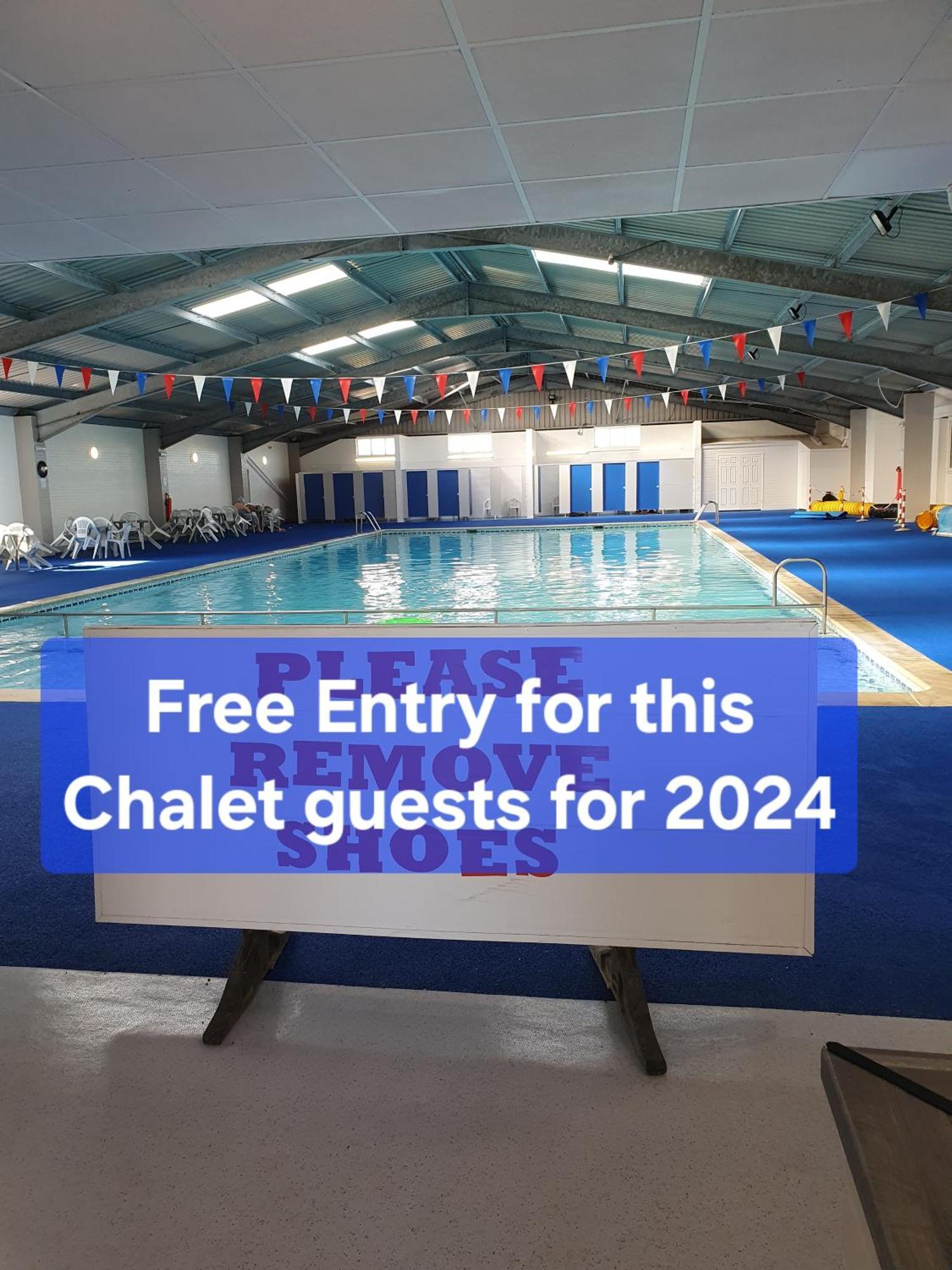 Sands Dog Friendly, Free Wifi, Swimming Pool And Club Passes Included Holiday home Scratby